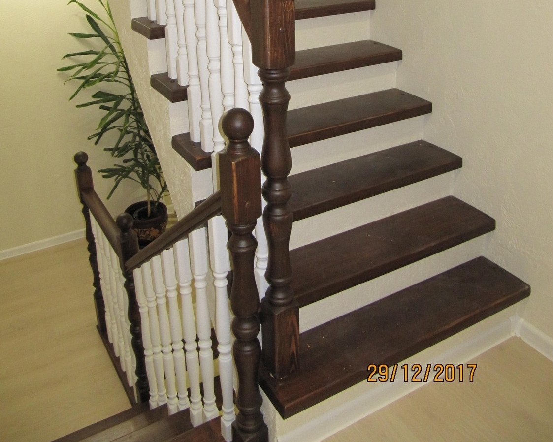 Установленная лестница на улице Южной